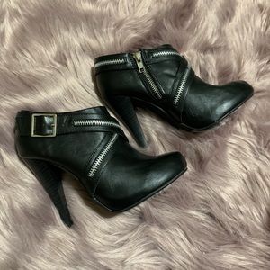 Black zipper heels!